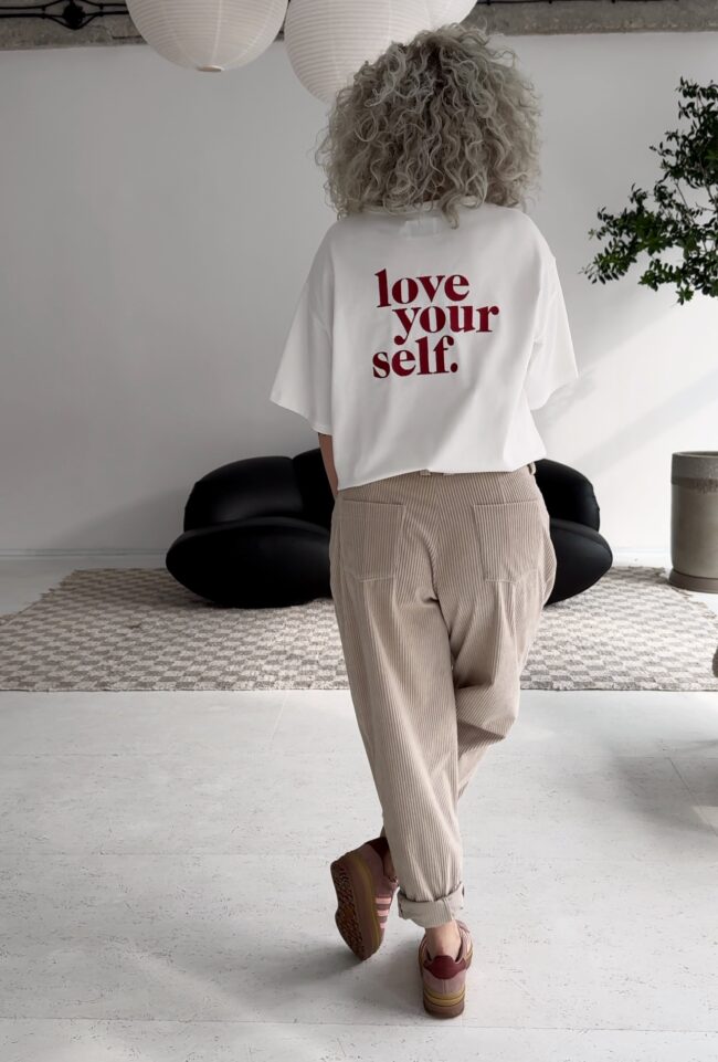 Limited T-shirt Classic cream "Love Yourself."