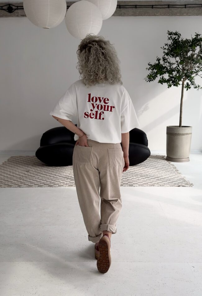 Limited T-shirt Classic cream "Love Yourself." - obrazek 5