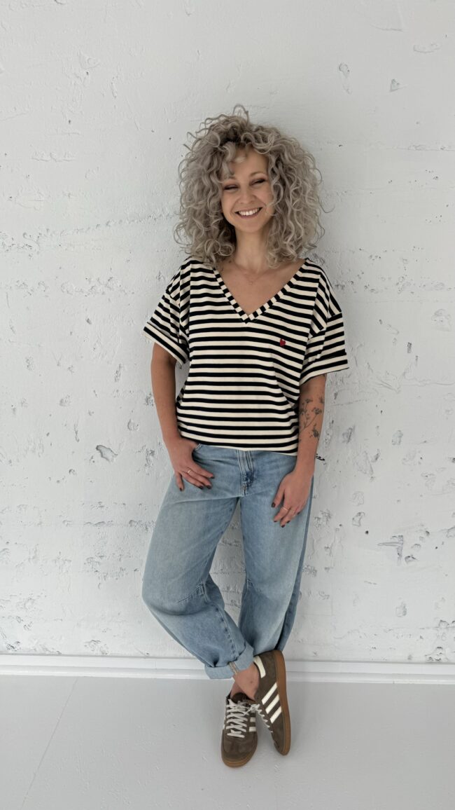 T-shirt V ecru/dark blue stripes - obrazek 3